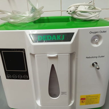 Vendo Concentrador de Oxígeno y Nebulizador DEDAKJ (Como Nuevo) + Accesorios - Img 124966591