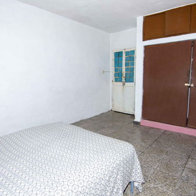 Se vende amplia casa de 3 habitaciones con garaje doble en La Habana,Reparto Martí (Cerro), cerca de Ciudad Deportiva . - Img 125833961