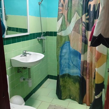 Se vende apartamento centro habana 3er piso avenida belascoain de 2/4 con dos baños se deja telefono fijo 2 split y más - 9/10