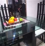 Se vende juego de comedor de 4 sillas, de uso pero en perfecto estadom - Img 45850700