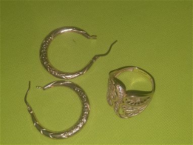 Se vende anillo original 10 k de Panamá y argollas de oro - Img main-image