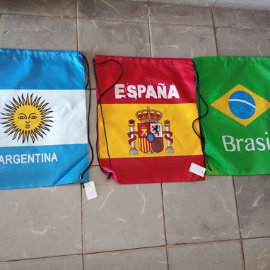Mochila simple con cierre de cordón. Unisex. Diseño equipo España - 2/2