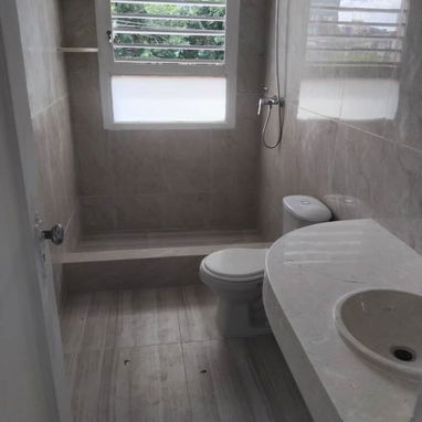 Ofertaaa con excepcionales vistas al Parque Jhon Lennon!! Totalmente restaurado bello apto de 2 cuartos y 2 baños!!!! - Img 118567342