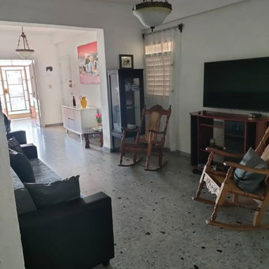 Playa. Renta Garantizada. Apto cerca de 31 y 42. Terraza a la calle, sala, saleta, 3 cuartos, 2 baños. Se aceptan niños - Img 116468709