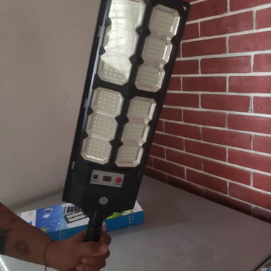 Reflectores de Alta Potencia 400wh con Panel Solar Ideales para negocios, patios y exteriores para aumentar su seguridad - 3/4