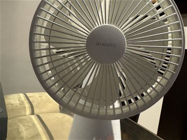 Ventilador Xiaomi recargable 18 horas de ventilación por carga 3 velocidades y giratorio - Img main-image