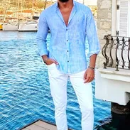 Camisa azul claro de lino, pantalón blanco de lino , camisa blanca de lino - Img 49430256