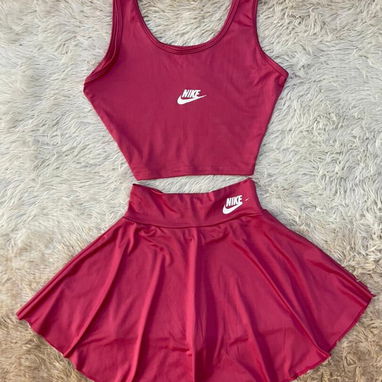 Conjuntos deportivos, vestidos de mangas y hueco y más - Img 124842942