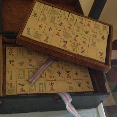 Vendo cuadro de Loló Soldevilla - Juego de dominó chino MAHOM- Para colección monedas - Img 120498782