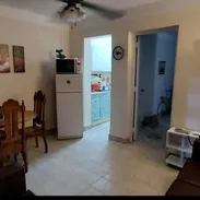 Se vende apartamento en 16000 usd a pocos metros de 41 y 42 playa, la cuadra muy tranquila y segura, apenas se oyen ruid - Img 58161419