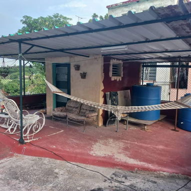 *¡OPORTUNIDAD EN MARIANAO! Casa amplia* - 4/10