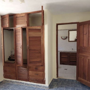 🏡 Casa independiente en Cojímar,  amplia, cerca del mar y con potencial para negocio - Img 122155690