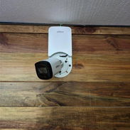 Servicios profesionales de instalación de sistemas de cámaras de seguridad y alarmas profesionales - Img 56984383