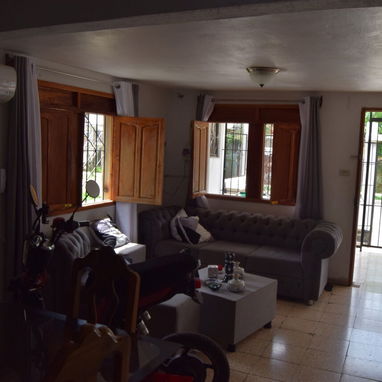 Casa de 4 cuartos, terraza, piscina, solo llegar y vivir - Img 123295621