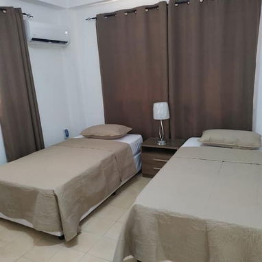 Apartamento Remodelado en Vedado. Llegar y vivir. Con todo dentro. - Img 90129563