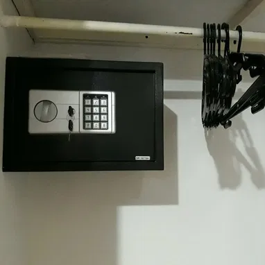 RENTO APTO LINEAL EN EL VEDADO 2 HAB Y 2 BAÑOS, +53 58463952 - Img 123255637