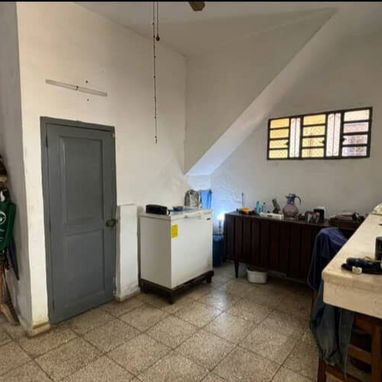 *$35.000usd CON AJUSTE. En venta  casa independiente de 2 pisos en El  Cerro, Reparto Martí. - 3/10