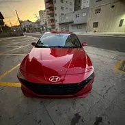 Vendo un buceo, Hyundai Elantra, 2022 con 25,000 millas. Carro automatico importado - Img 54535924