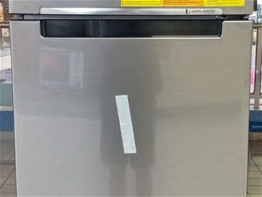 Refrigerador marca frigidaire y Samsung doble temperatura con dispensador de agua nuevos en caja - Img 67053061