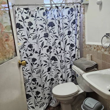 Casa en venta a una cuadra y media de Corral Falso - Img 124227987