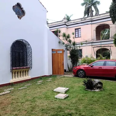 Casa colonial de 2 niveles amplia en Miramar - Img 121234023