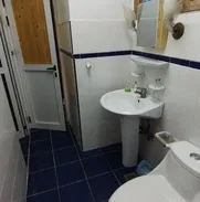 Apartamento 3/4, 2 baños, balcon a la calle. Primer piso. - Img 48245354