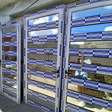 Marquetería de Aluminio y Cristal [ Puertas ,Ventanas ,Bajos de Mesetas ,Paños Fijos ,Mamparas de Baño entre otras cosas - Img 124825622