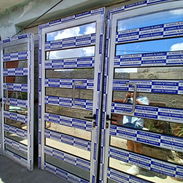Marquetería de aluminio y cristal, Puertas , Ventanas , Bajos de meseta , Paños fijos, Mamparas de baño, Estantes , ect. - Img 54686676