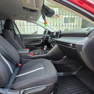 Vendo o negocio, Hyundai sonata 2025 con 5000 km, nada más el básico - Img 116404489