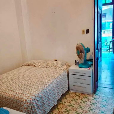 TRES EN UNO EN CALLE MONTE! VIVE, ALQUILA O EMPRENDE EN LA HABANA VIEJA !!! - 5/6