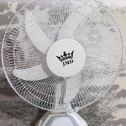 Ventilador Recargable de 16" marca JMD Características: - Potencia: 45W - Voltaje: 110-220V / 60Hz - Cable y puerto de - Img 55133335