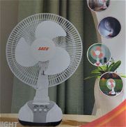 Ventilador recargable con panel solar y dos bombillos - Img 45090945