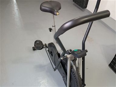 Bicicleta escaladora elíptica,  en perfecto estado, poco uso - Img main-image-45731605