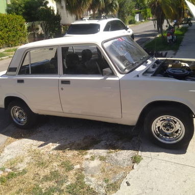 VENDO LADA 2105 CAJA 4ta MOTOR 1200 - 4/8
