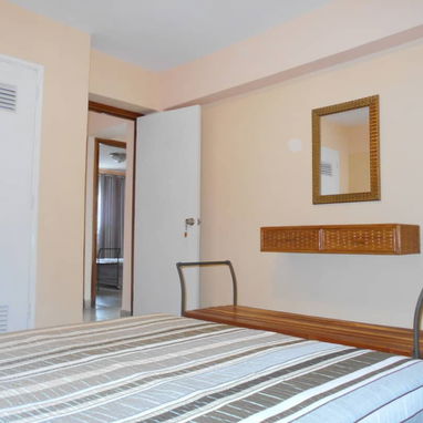 900 USD .HAY PANEL SOLAR ,RENTO LINEAL PROPIEDAD HORIZONTAL DE 3 HABITACIONES, EN EL VEDADO POR LINEA Y PASEO 52501177 - Img 126024024