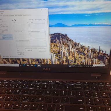 Laptop Marca Dell  _ i7 de 8 generación - 3/4