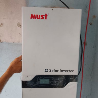 Montaje de equipos de respaldo energético ,paneles solares , inversores - Img 124522984
