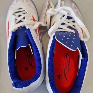 🔥 Semi tacos Adidas F50 Club TF J – ¡Velocidad y Control en Cada Jugada! 🔥 - Img 110846313