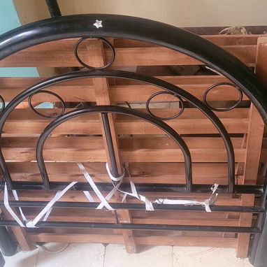 Cama personal de tubos. - 2/2