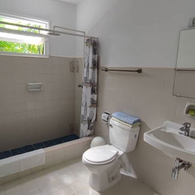 Alquiler por tiempo indefinido en La Habana. Apartamento en Nuevo Vedado con wifi y respaldo energético – 1 hab, terraza - Img 119583493