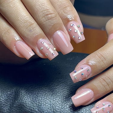 Extensiones de Pestañas y Manicura - 4/6
