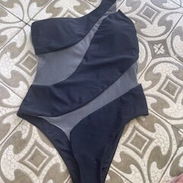 Truza muy bonita fina solo una puesta está impecable talla M de Shein - Img 56966666