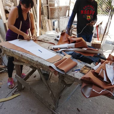 Se hacen trabajos de Restauración y Carpintería - 3/4