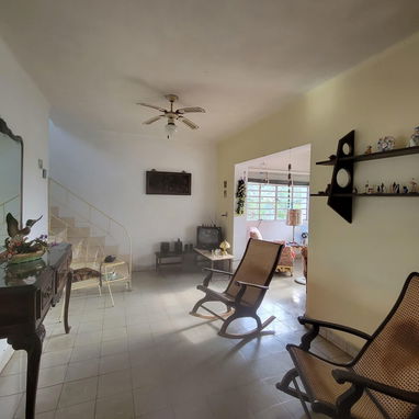 🏡 SE VENDE CASA BIPLANTA EN 10 DE OCTUBRE – 45,000 USD  📍 Ubicada en Juan Delgado y Aciata, 10 de Octubre.  ✨ Primera - Img 118773033