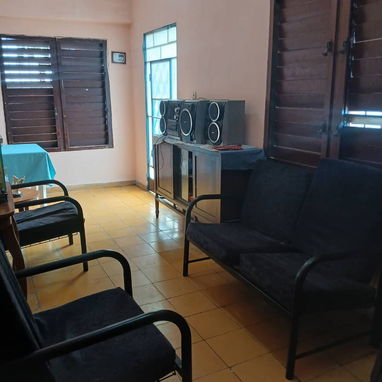 Venta de casa de 5 habitaciones en Guanabacoa y un carro todo por 25000 usd - Img 123485395