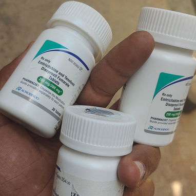 Emtricitabine,Tenofovir Dixopril,Fumarate ) - 4/10
