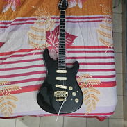 Guitarras eléctricas, pedal multiefectos y amplificador. Precios en la descripción. - Img 56492273