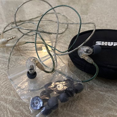VENDO AUDÍFONOS INEAR SHURE SE215 ORIGINALES + ESTUCHE Y ACCESORIOS - 2/2