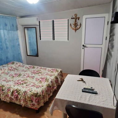 Casa en Guanabo con Habitación climatizada con su baño, cocina equipada y piscina para 2 personas  Precio 8500 por noche - Img 118947712