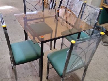 Comedor de tubos con cristal y 4 sillas tapizadas en vinil. Envios gratis - Img main-image-45725628
